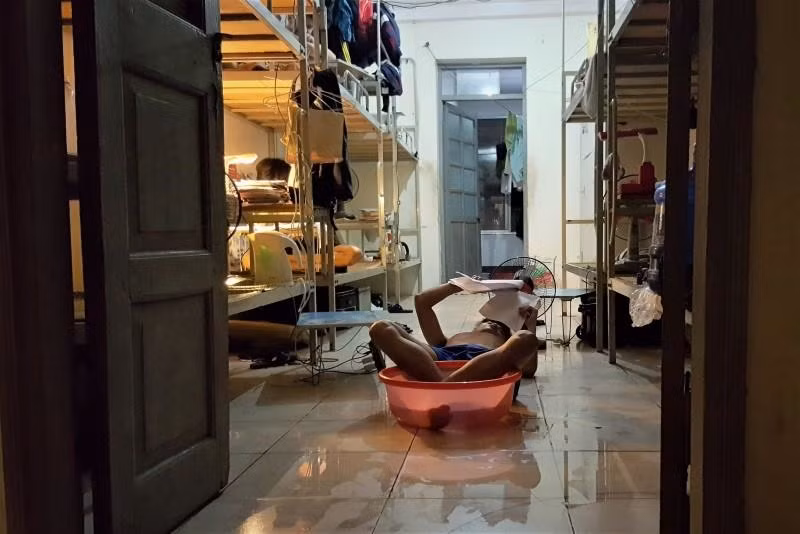 Năm nay, do ảnh hưởng của dịch COVID-19 nên hè phải học bù, không được nghỉ quá nhiều, đây cũng chính là nỗi sợ hãi của nhiều học sinh phải lưu trú lại thành phố trong những ngày tháng nóng nực.