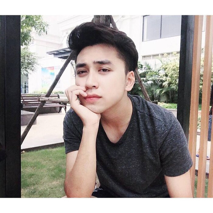 Được biết anh từng theo học tại khoa Tâm Lý học, trường ĐH Sư phạm Hà Nội. Sở hữu gu thời trang cực chất, cùng làn da trắng sáng, vẻ đẹp trai như tài tử của Hoài Linh khiến không ít cô gái phải đổ gục.