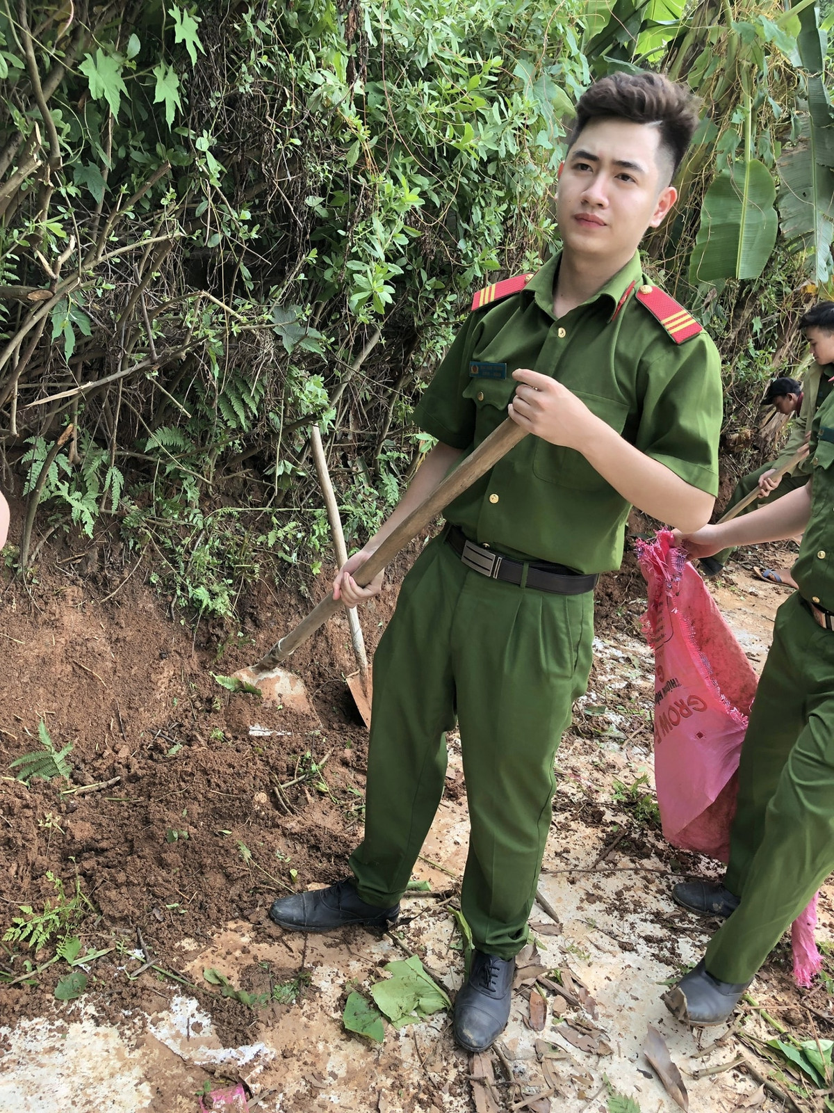 Trước khi theo học tại trường, Trung từng đi nghĩa vụ và công tác tại Lào Cai. Trở thành công an là ước mơ từ thời cấp 3 nên cậu bạn quyết định đi nghĩa vụ.