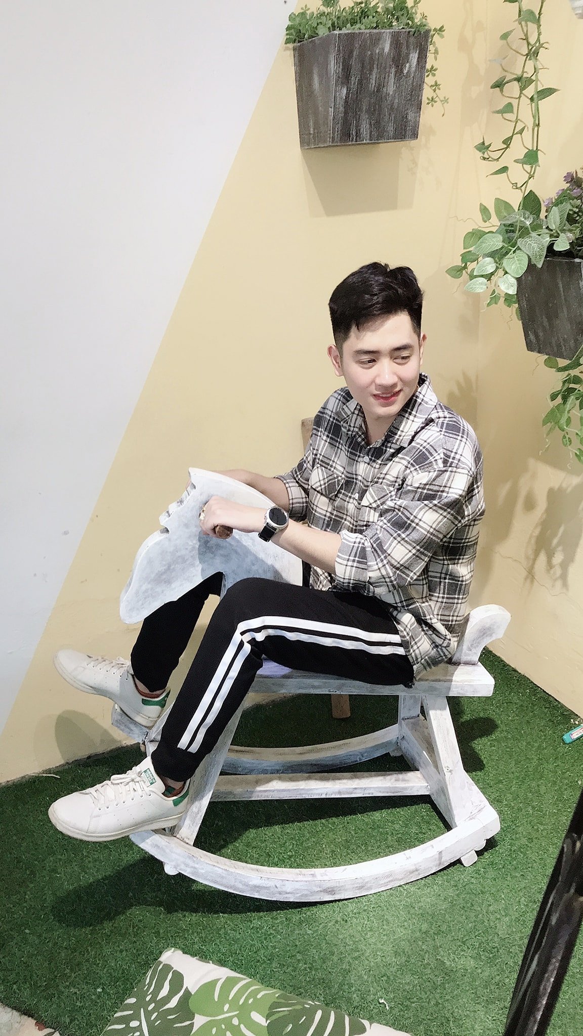 Hot boy Hưng Yên cho biết, hiện tại vẫn đang bận rộn với công việc và đam mê nên chưa có bạn gái. Tuy nhiên một cô nàng tài giỏi và năng động sẽ thu hút được chàng.