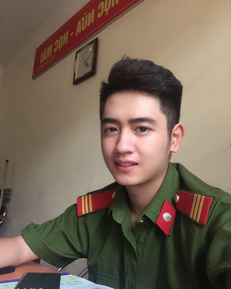 Đi phượt cũng là một trong những sở thích của "chú" công an điển trai này. Tuổi còn trẻ nhưng Trung cũng đã check-in tại kha khá các địa danh trên cả nước.