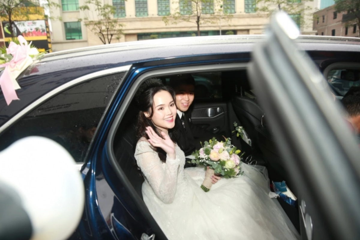 Tình yêu gần 5 năm của Duy Mạnh và Quỳnh Anh kết thúc bằng một đám cưới trong mơ.