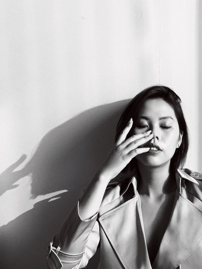 Với người hướng nội, những ngày tự cách ly có lẽ sẽ dễ dàng hơn nhưng đây cũng sẽ là dịp để hội hướng ngoại sống chậm lại một chút. Mình tự nhận thấy bản thân là một người hướng nội tuy nhiên lại thích tiếp xúc với mọi người nên khi đêm đến, mình cũng nghĩ ngợi linh tinh. Nhất là cái khoảng sau 10 ngày cách ly, mình nhớ bố mẹ, các em và nhớ công việc.