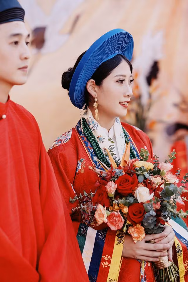 Để có bộ trang phụ hoàn hảo nhất trong ngày trọng đại, Thuỳ Anh và Thành Nam mất gần một tháng chuẩn bị.