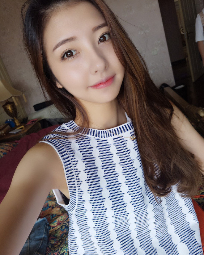 Và tất nhiên, cư dân mạng không thể "nhắm mắt làm ngơ" trước 1 cô gái xinh đẹp như vậy.