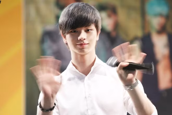 Năm 2014 thực sự là thời điểm thay đổi hoàn toàn sự nghiệp của Yoo Sungjae (BTOB). Từ một thần tượng không được nhiều người biết đến, Sungjae đã trở nên nổi tiếng với cát-xê đóng phim cao ngất ngưởng. Và cột mốc thay đổi sự nghiệp của thành viên nhóm BTOB chính là bộ phim School 2015: Who are you?. Dù không có tỷ xuất người xem cao nhưng diễn xuất của Sungjae gây chú ý với rất nhiều lời khen ngợi.