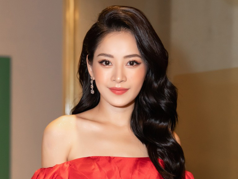 Instagram của Chi Pu luôn được update hàng ngày với những hình ảnh góc chụp đẹp, màu long lanh, nói về cuộc sống hàng ngày của cô nàng.