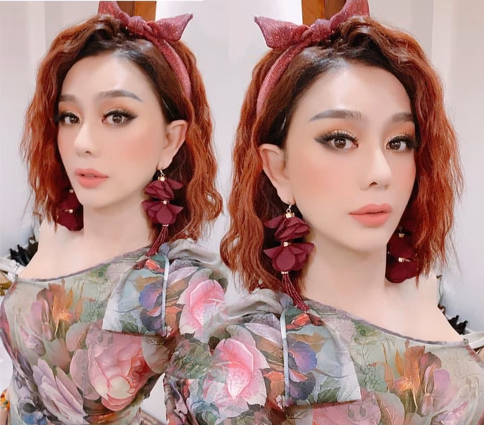 Lâm Khánh Chi tên thật là Huỳnh Phương Khanh, sinh năm 1977. Trước khi công khai chuyển giới, chị từng là một nam ca sĩ nổi tiếng được nhiều người biết đến với nghệ danh Lâm Chí Khanh.