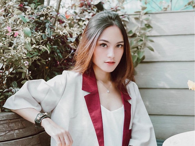 Cindy Priscilla Hutagaol (sinh năm 1995, sống tại Medan) gây ấn tượng bởi gương mặt xinh xắn, phong cách thời trang thanh lịch, cuốn hút.