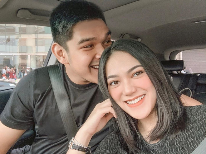 Tại trang cá nhân, Putri thường đăng tải ảnh chụp chung cùng người yêu điển trai tuy nhiên cô không tiết lộ nhiều thông tin về bạn trai. Đôi trẻ kỷ niệm một năm yêu vào đầu tháng 9 vừa qua.