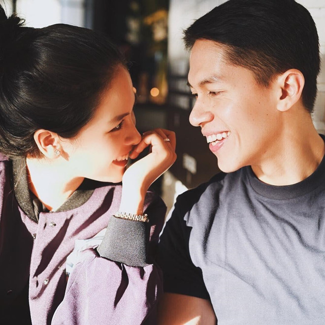 Ngôi sao trẻ nhận được nhiều sự ngưỡng mộ khi có mối tình đẹp bên Arsyah Rasyid (sinh năm 1990). Rasyid là người sáng lập, điều hành PT Kokatto Teknologi Global - công ty cung cấp phần mềm thông báo tự động giúp các ngân hàng, công ty bảo hiểm và công ty công nghệ ở Indonesia tiếp cận khách hàng của họ một cách dễ dàng hơn.