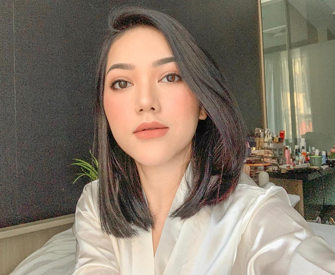 Nabila Gardena Putri (sinh năm 1997, sống tại Jakarta) được xem là một trong những gương mặt nổi tiếng trên mạng xã hội Indonesia khi có hơn 500.000 follow trang cá nhân và gần 30.000 người theo dõi kênh video.