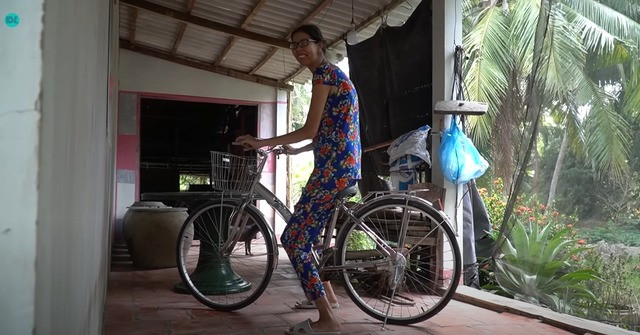 Nói về tiêu chuẩn lựa chọn tấm chồng, Hoa tâm sự, cô không cần người bạn đời của mình đẹp trai, chỉ cần chăm chỉ, cần cù, yêu thương vợ con và hợp tuổi cô.