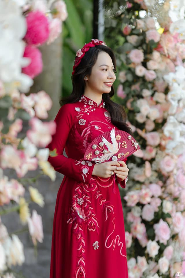 Nhiều người không khỏi xuýt xoa, ngưỡng mộ: "Đám cưới áp lực quá. Của hồi môn toàn tiền chơi theo cọc, bất động sản trải dài. Lấy chồng đúng là gánh nặng".