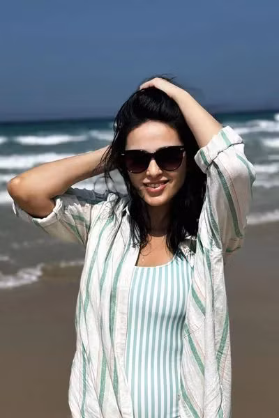 Dianka Zakhidova được biết đến là vợ của thủ môn Bùi Tiến Dũng. Mới đây cô nàng đăng tải bộ ảnh cùng với người mẹ của mình đang du lịch biển.