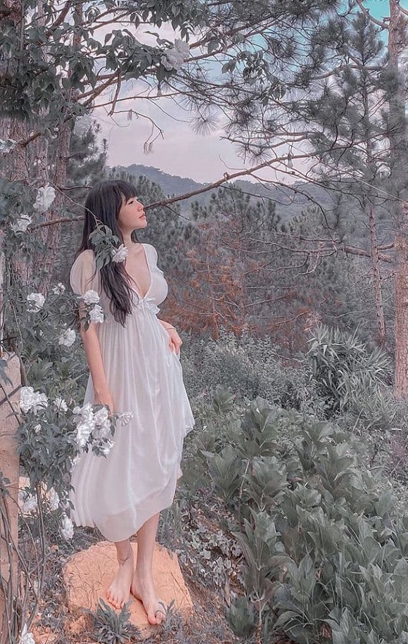 Thậm chí, cô giữ bí mật chuyện mang thai, đến khi có con mới công khai với công chúng. Đến hiện tại, chồng Elly Trần vẫn là ẩn số.