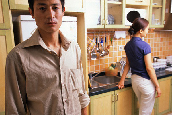 Vo lien tuc di kham phu khoa roi ne chong, toi tim hieu phat hien bi mat soc