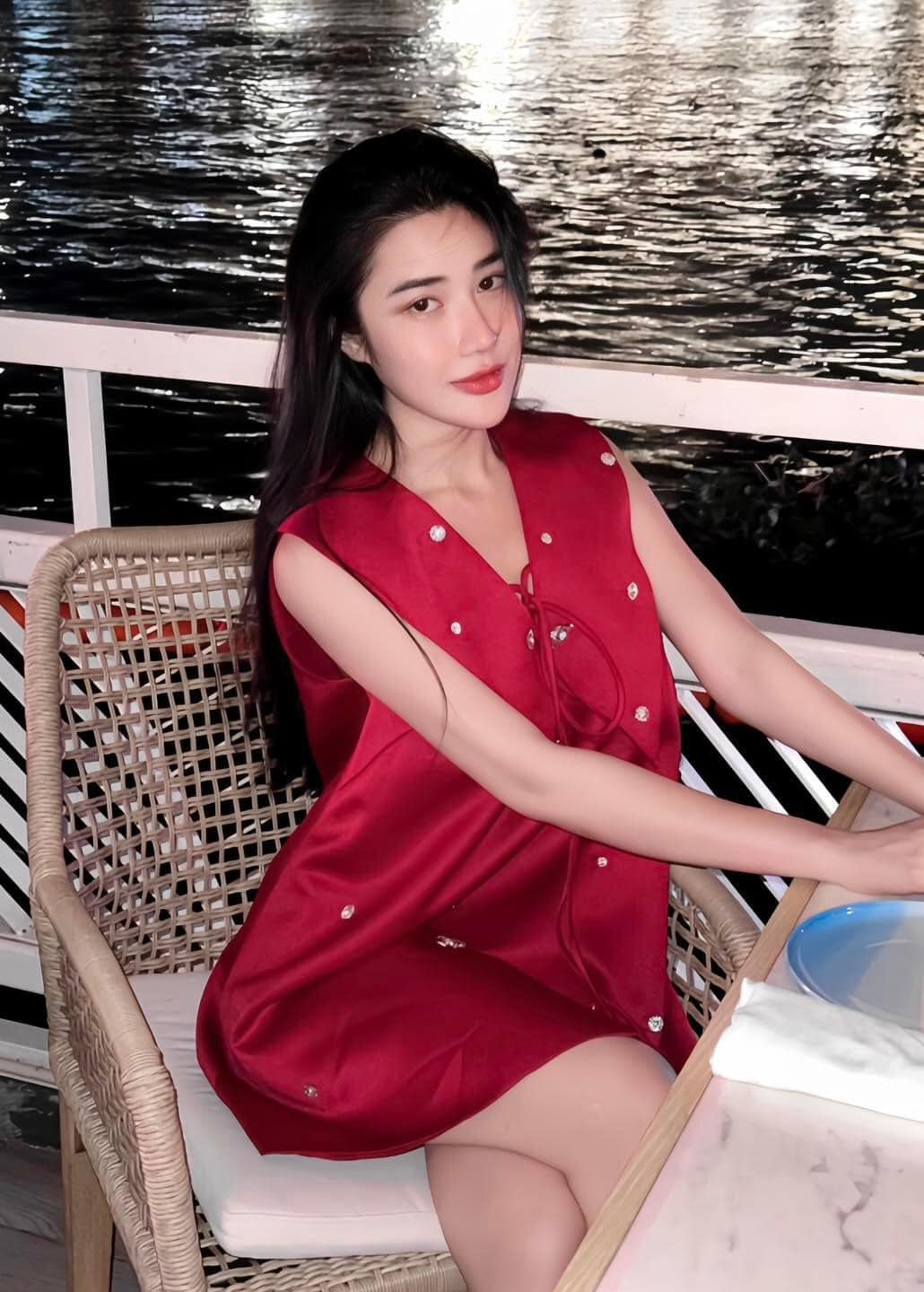 Có điều kiện tài chính ổn định, Gon Pink không ngần ngại chi tiền khủng để đầu tư vào các clip dự án trên trang cá nhân. Nhiều người nhận xét dù chỉ quay vui vẻ nhưng nhìn cách cô nàng đầu tư cũng đâu đó phải tốn cả tỷ đồng.