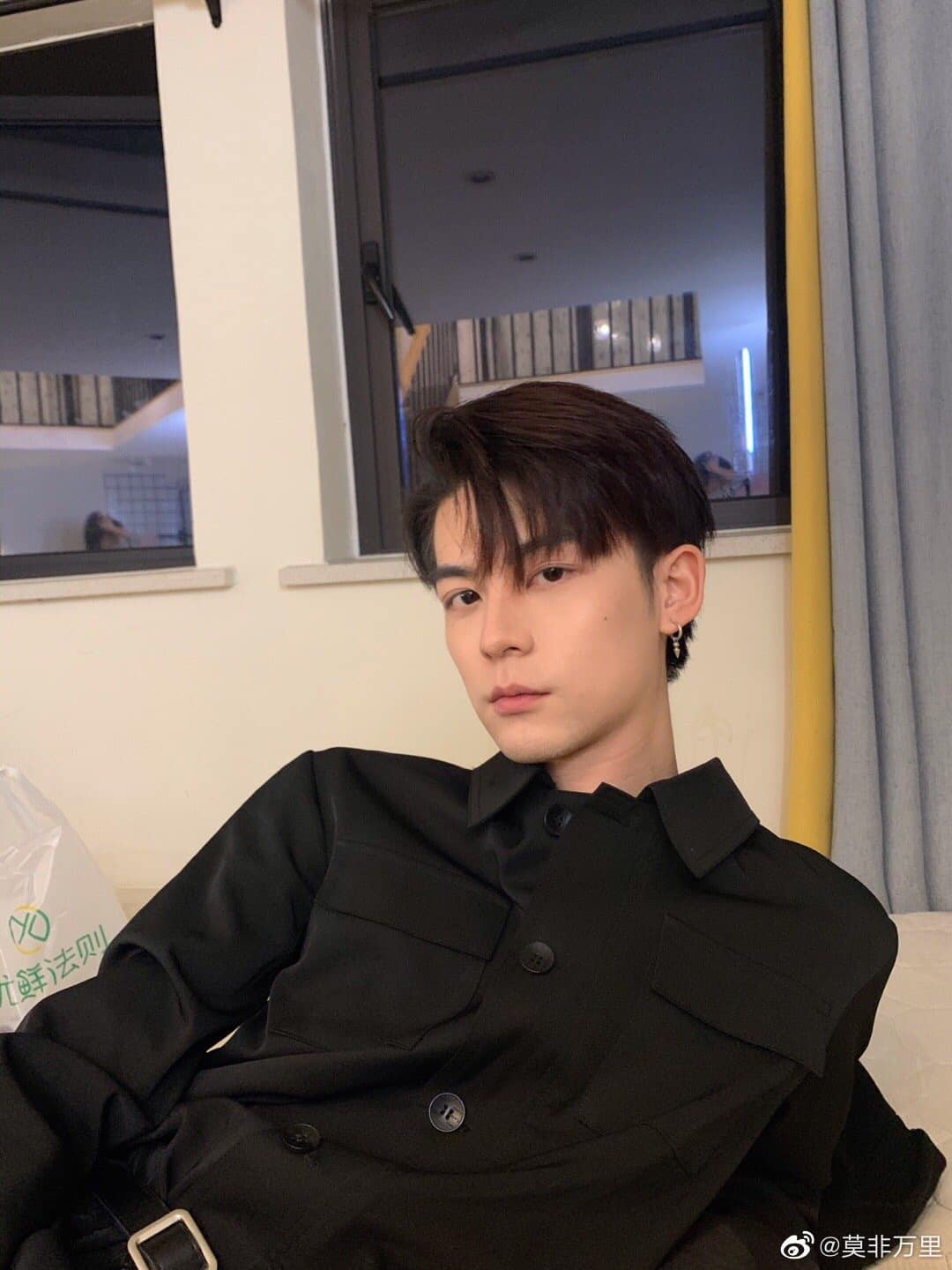 Sở hữu chiều cao 1m78, cộng với khuôn mặt đẹp xuất sắc nên Mạc Phi hiện được rất nhiều nhãn hàng nội địa săn đón, anh đang là người mẫu tại JS-MODEL.