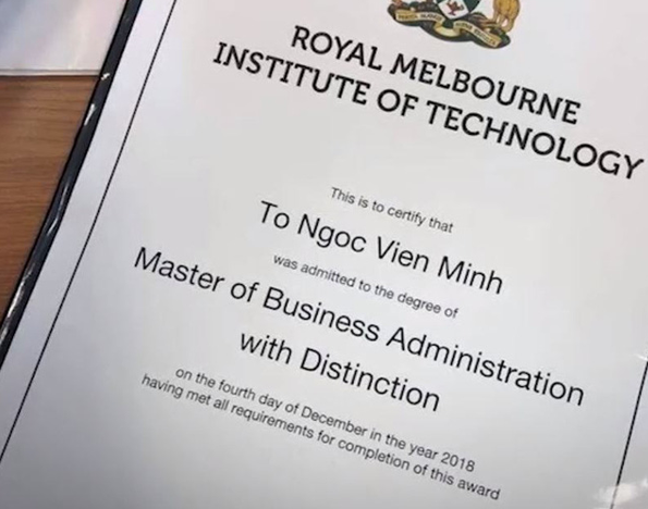 Ngoài gia thế khủng, Viên Minh còn có trình độ học vấn đáng ngưỡng mộ.