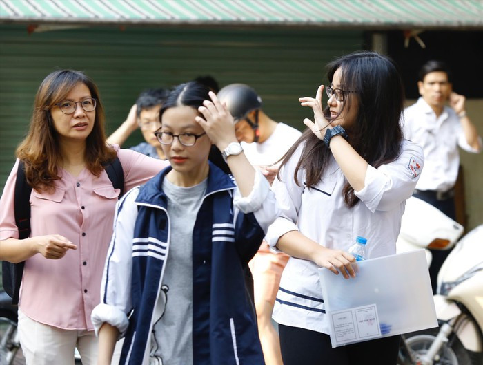 Lui thi THPT quoc gia, hoc sinh co du thoi gian on?