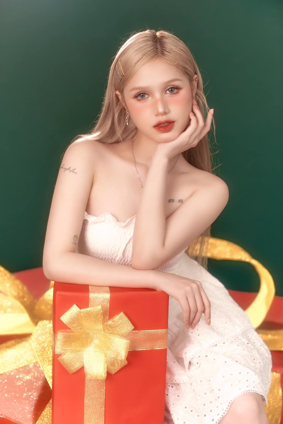 Dù sở hữu nhan sắc lai Tây, tuy nhiên cô nàng khẳng định bố mẹ mình là người Việt 100%.