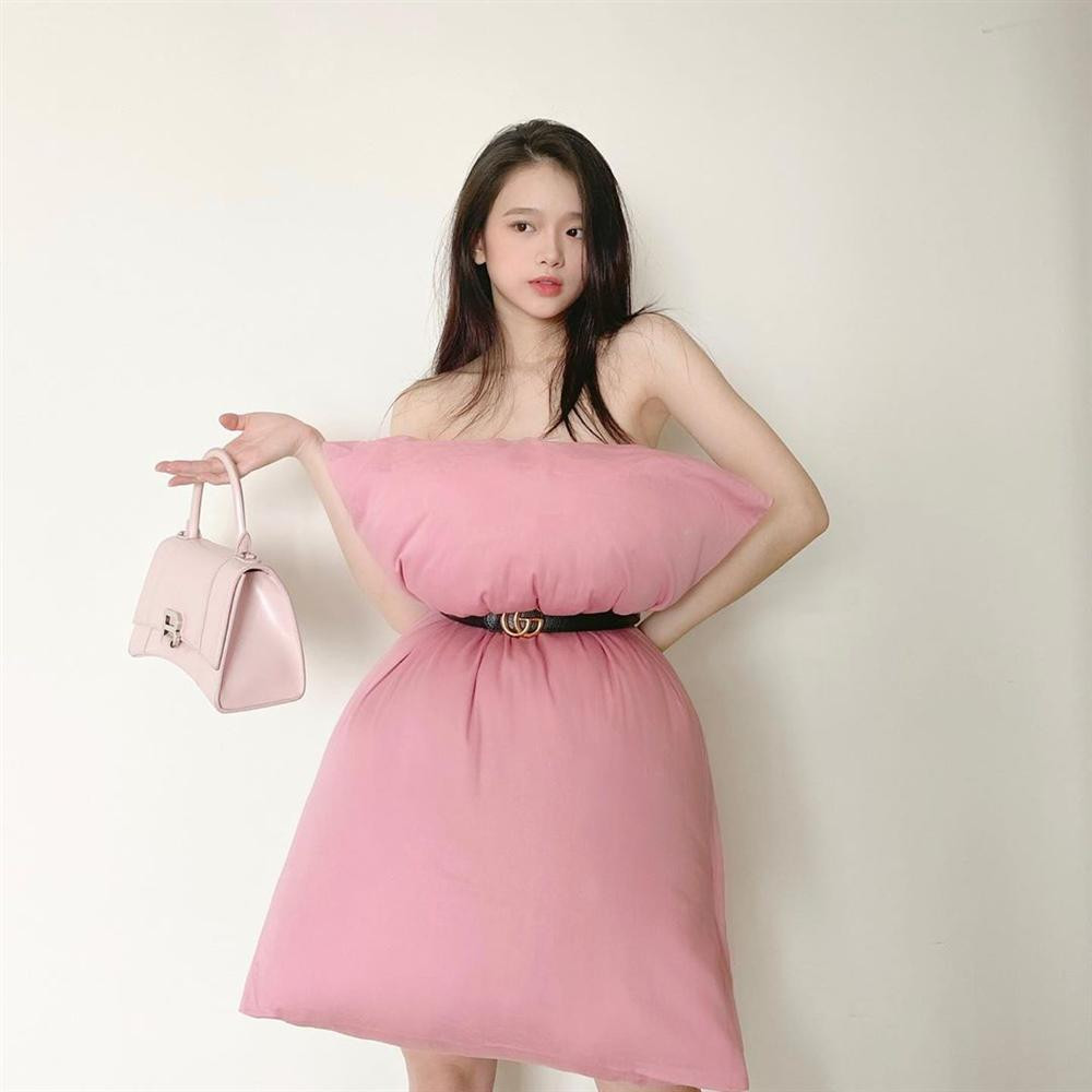 Cái tên "Pillow Challenge" đang trở thành cụm từ phổ biến được nhiều người tìm kiếm nhất trong thời gian ở nhà chống dịch có phần nhàm chán này.