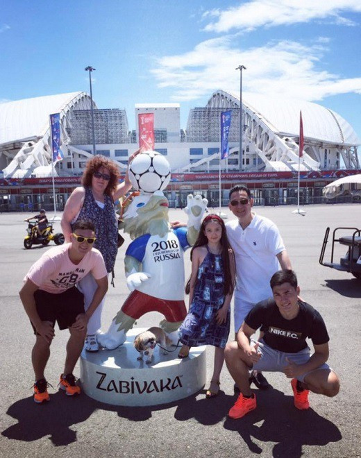 Không chỉ yêu em gái, Văn Lâm còn thân thiết với em trai Văn Mạnh, người được coi là sở hữu ngoại hình cực phẩm chẳng kém anh trai.