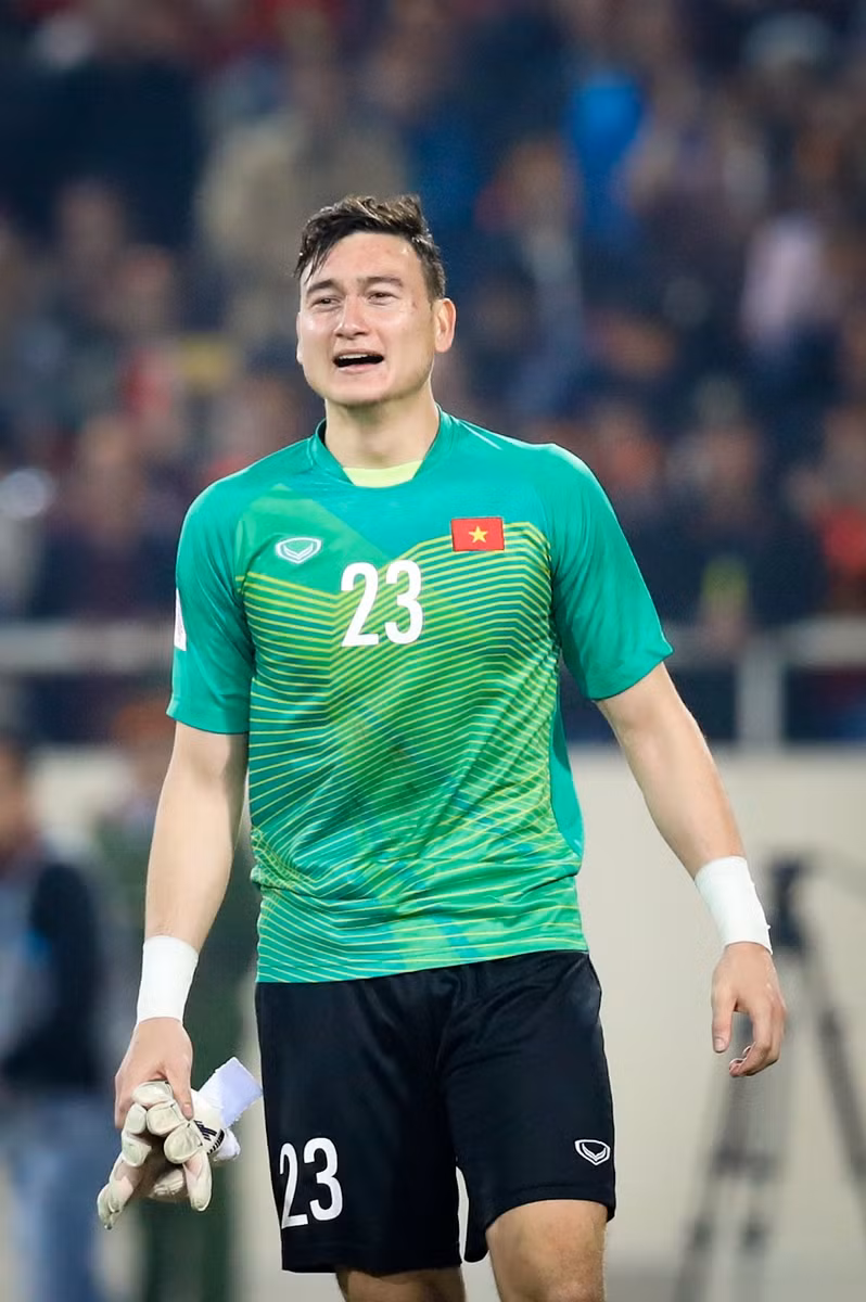 Là thủ thành số 1 của đội tuyển Việt Nam, Đặng Văn Lâm nhận được sự quan tâm, chú ý đặc biệt của người hâm mộ. Mọi hoạt động của anh trên mạng xã hội đều trở thành tâm điểm chú ý.