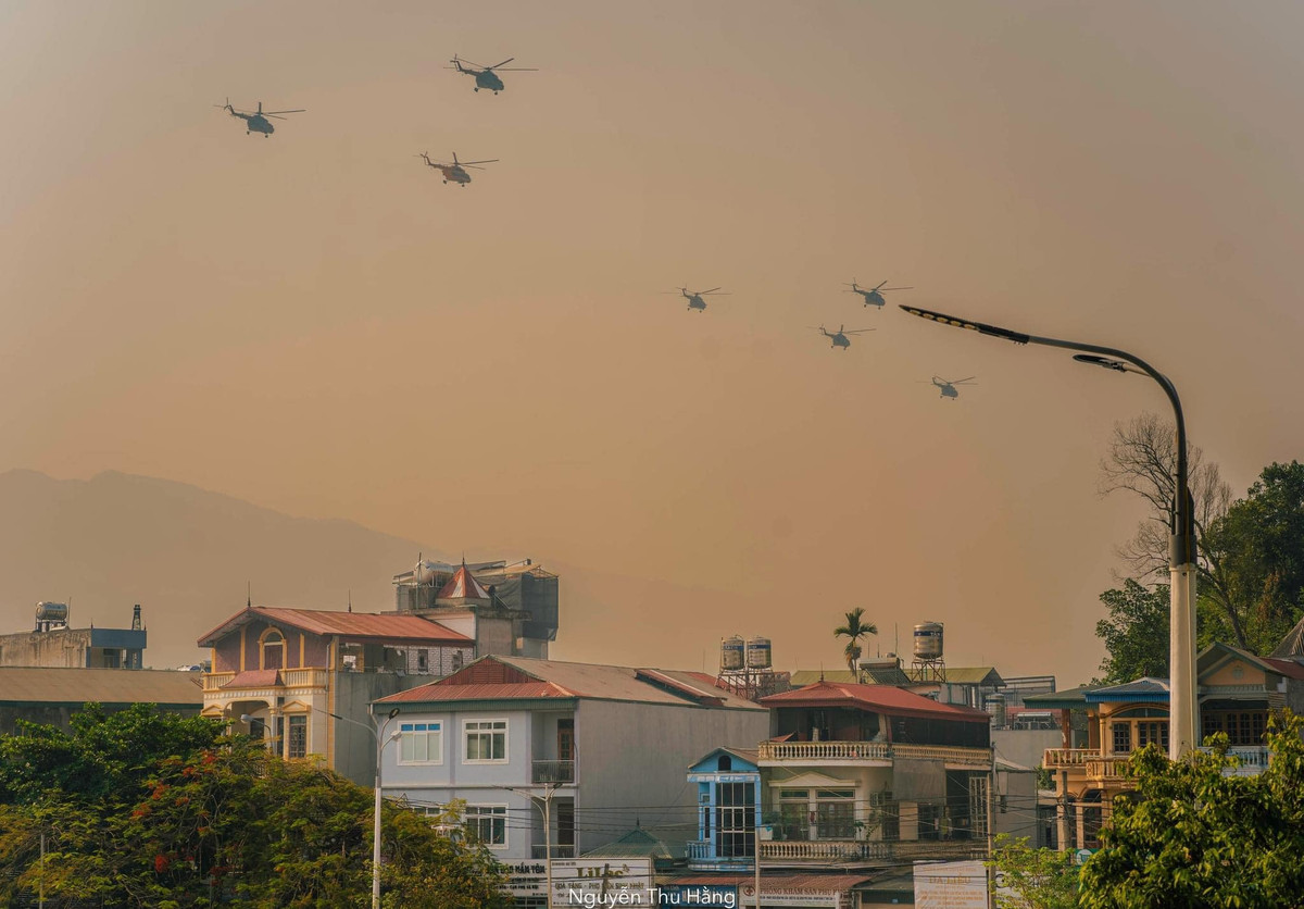 Các buổi luyện tập diễn ra rất sớm, cả gia đình bé Vy Trâm phải dậy từ 5h sáng để chuẩn bị.