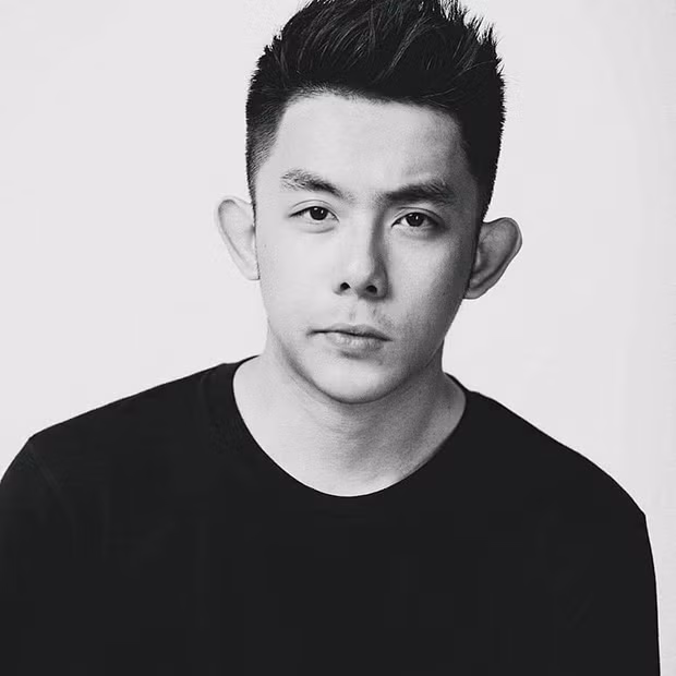 Chiếc xe mà Đông Khuê đang đi là chiếc Audi A4 có giá khoảng 1 tỷ rưỡi. Ngoài ra trước đây, anh chàng từng sở hữu CLA 45, BMW M3 E93 và BMW 428i Grand Coupe.