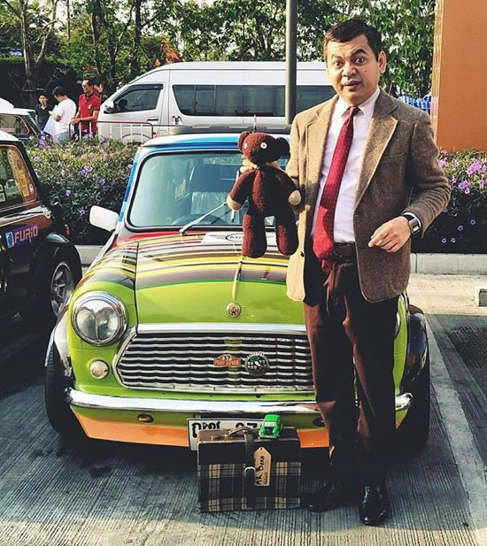 Năm 2016, Mongkol Prechajan (45 tuổi, Thái Lan) quyết định tham gia chương trình Thailand Got's Talent, đóng giả làm Mr. Bean (Rowan Atkinson thủ vai) và được nhiều người biết đến. Cũng từ đó, anh được nhiều người gọi là "bản sao Mr. Bean" hay "Mr. Bean phiên bản Thái Lan".