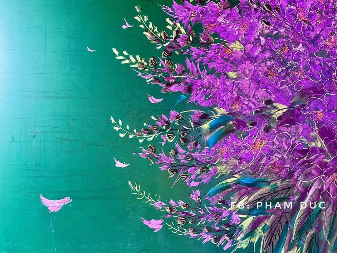 Những bức tranh vẽ khóm hoa bằng lăng mùa hạ được lột tả sinh động.
