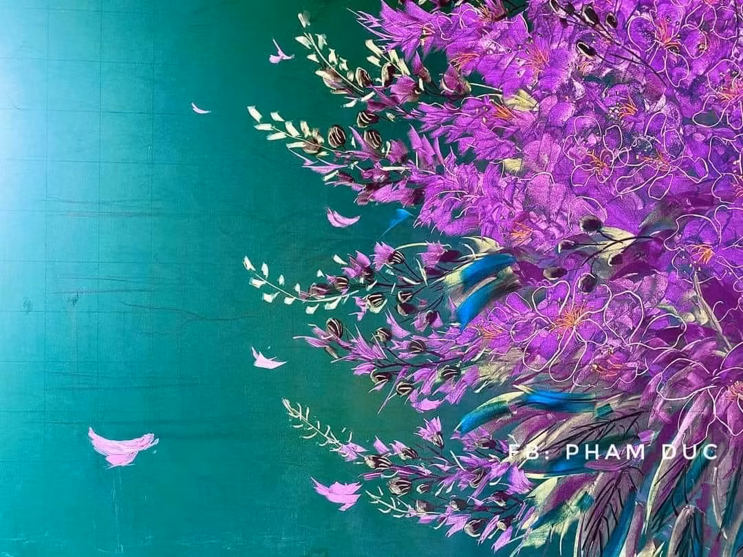 Những bức tranh vẽ khóm hoa bằng lăng mùa hạ được lột tả sinh động.