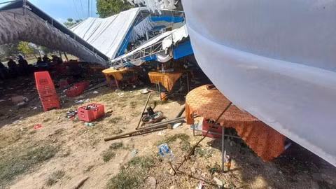 Đám cưới nói trên được tổ chức với khoảng 30 bàn (tương đương 300 người tham dự).