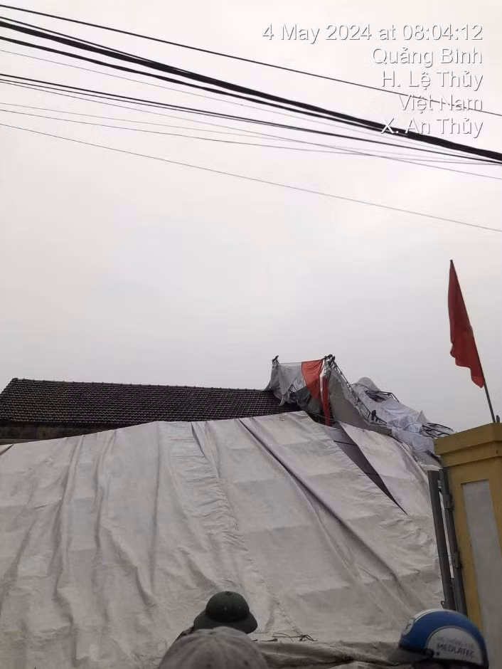 Để chuẩn bị 1 đám cưới cần không ít thời gian, vì vậy chắc chắn gia chủ rất xót xa vì cảnh này.