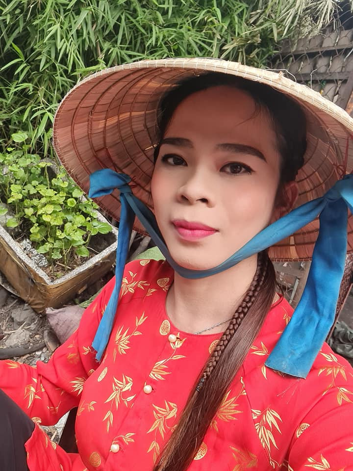 Lợi nhuận bán bắp nướng mỗi tháng, chị đều trích ra một phần nhỏ đến san sẻ với người già neo đơn, trẻ em mồ côi, người khuyết tật.