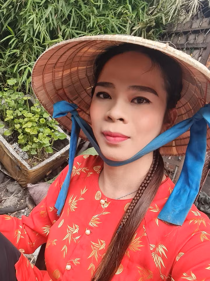 Lợi nhuận bán bắp nướng mỗi tháng, chị đều trích ra một phần nhỏ đến san sẻ với người già neo đơn, trẻ em mồ côi, người khuyết tật.