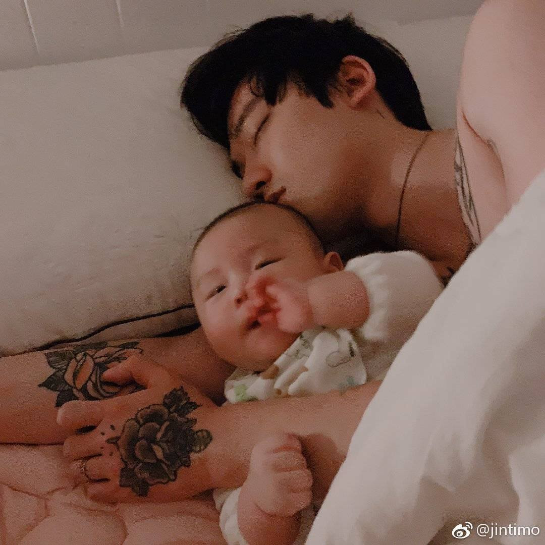 Anh chàng nhanh chóng có con trai đầu lòng sau đó. Trong một bài phỏng vấn, Mystic cho biết lý do chính khiến anh quyết định quay trở lại Hàn Quốc thi đấu chính là vợ con.