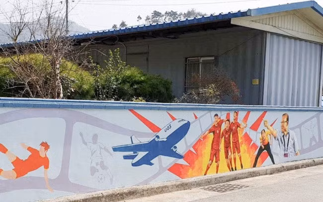 Riêng bản thân HLV Park Hang-seo sẽ ở lại Hàn Quốc nghỉ ngơi và sẽ quay lại Việt Nam vào ngày 24/12 để chốt danh sách các cầu thủ tham dự U23 Châu Á.