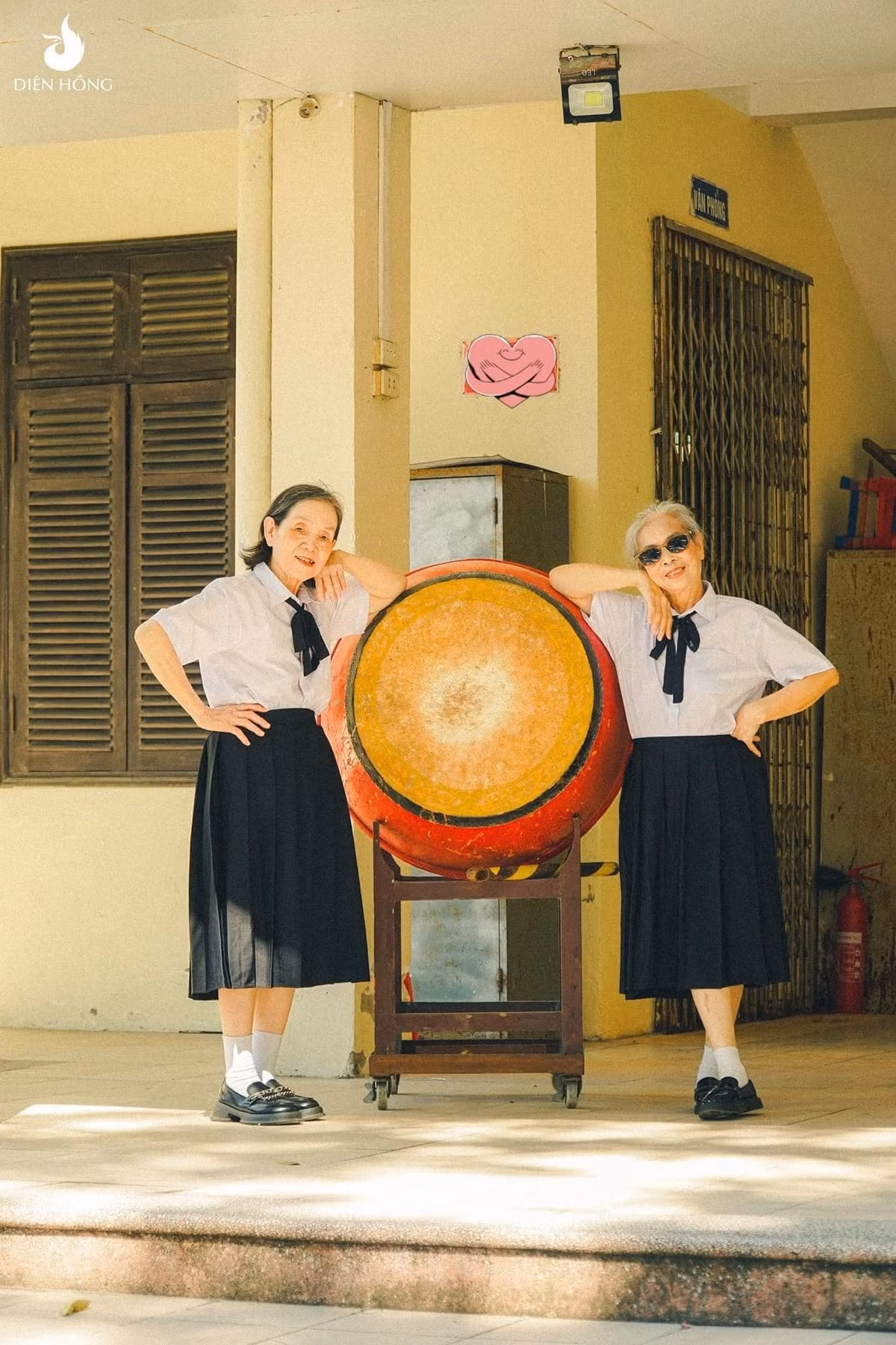 Vào thời điểm này, rất nhiều lứa học sinh đã cùng nhau chụp những bộ ảnh kỉ yếu để lưu giữ lại những năm tháng đẹp nhất của thanh xuân.