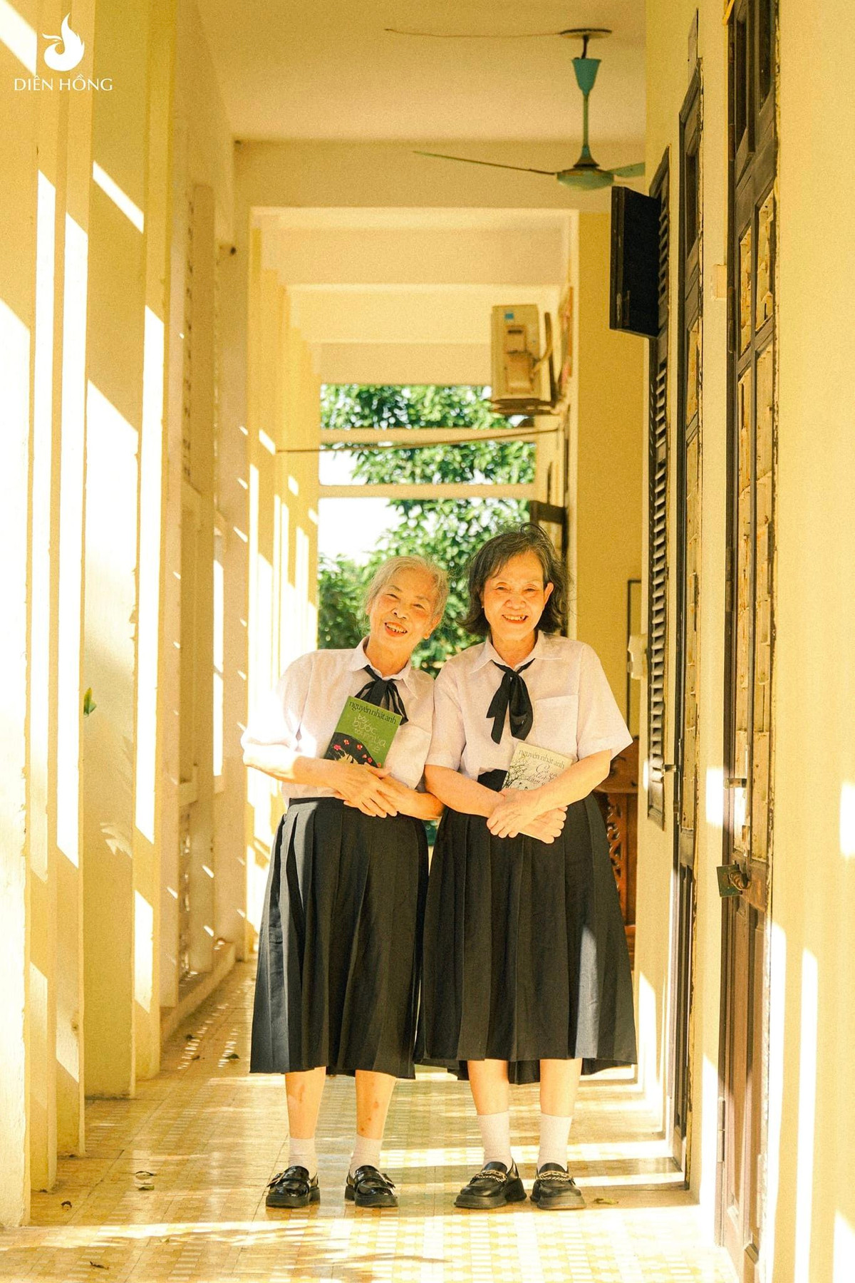 Được biết, bộ ảnh này được thực hiện bởi 1 viện dưỡng lão ở Hà Nội.