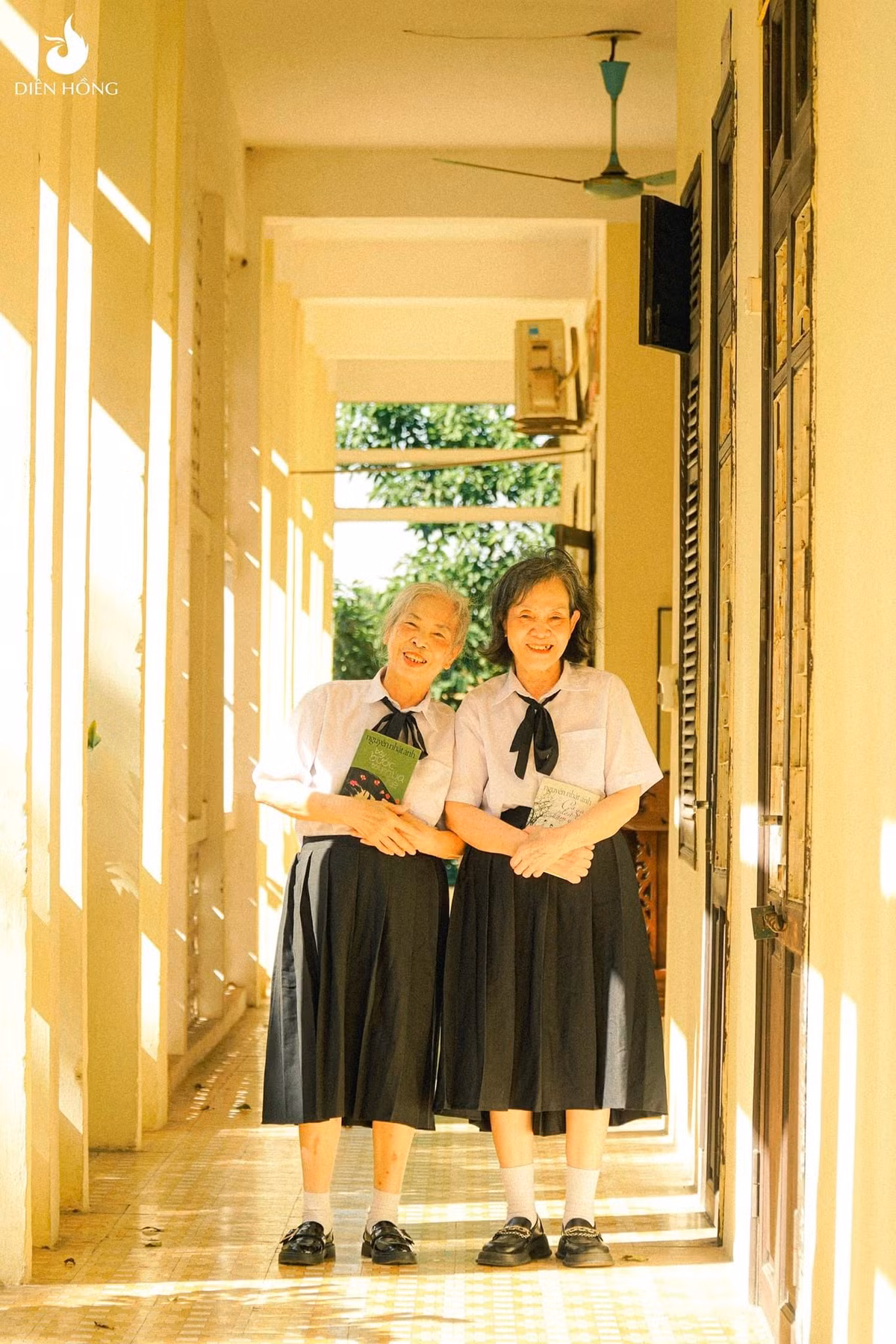 Được biết, bộ ảnh này được thực hiện bởi 1 viện dưỡng lão ở Hà Nội.