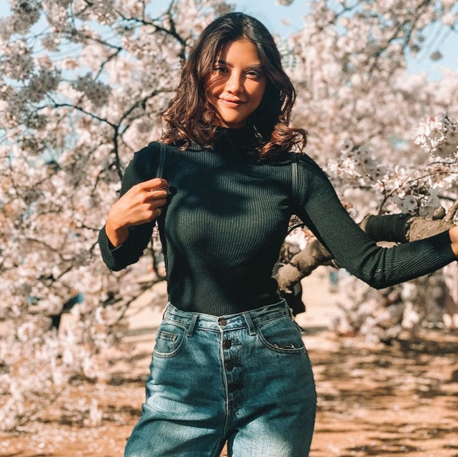 Bên cạnh làm vlog về du lịch, Vienna thường xuyên chia sẻ với dân mạng bí quyết làm đẹp. Cô hiện hoạt động ở Nhật Bản và thỉnh thoảng về Thái Lan. Ngoài làm mẫu ảnh cho một số nhãn hàng thời trang, Vienna cũng sở hữu cửa hàng chuyên kinh doanh quần áo, phụ kiện online cho giới trẻ.