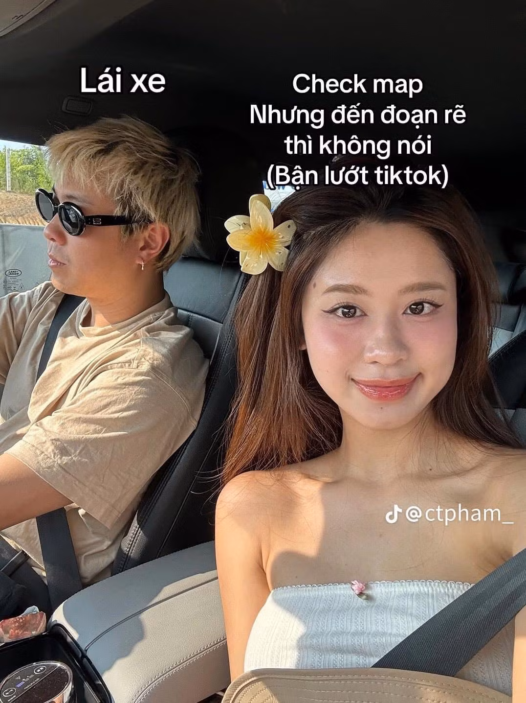 1 người kiêm luôn công việc lái xe, người còn lại chỉ đường nhưng...cũng không đến nơi đến chốn.