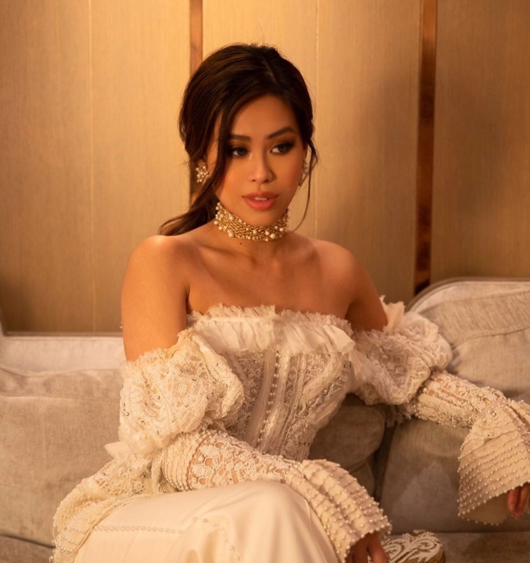 Mặc dù rất ít khi khoe bộ sưu tập hàng hiệu nhưng cách đây không lâu, Tiên Nguyễn để lộ chụp ảnh selfie trước gương khiến tủ giày, túi xách đồ sộ của cô nàng được hé lộ khiến ai nấy đều phải trầm trồ.