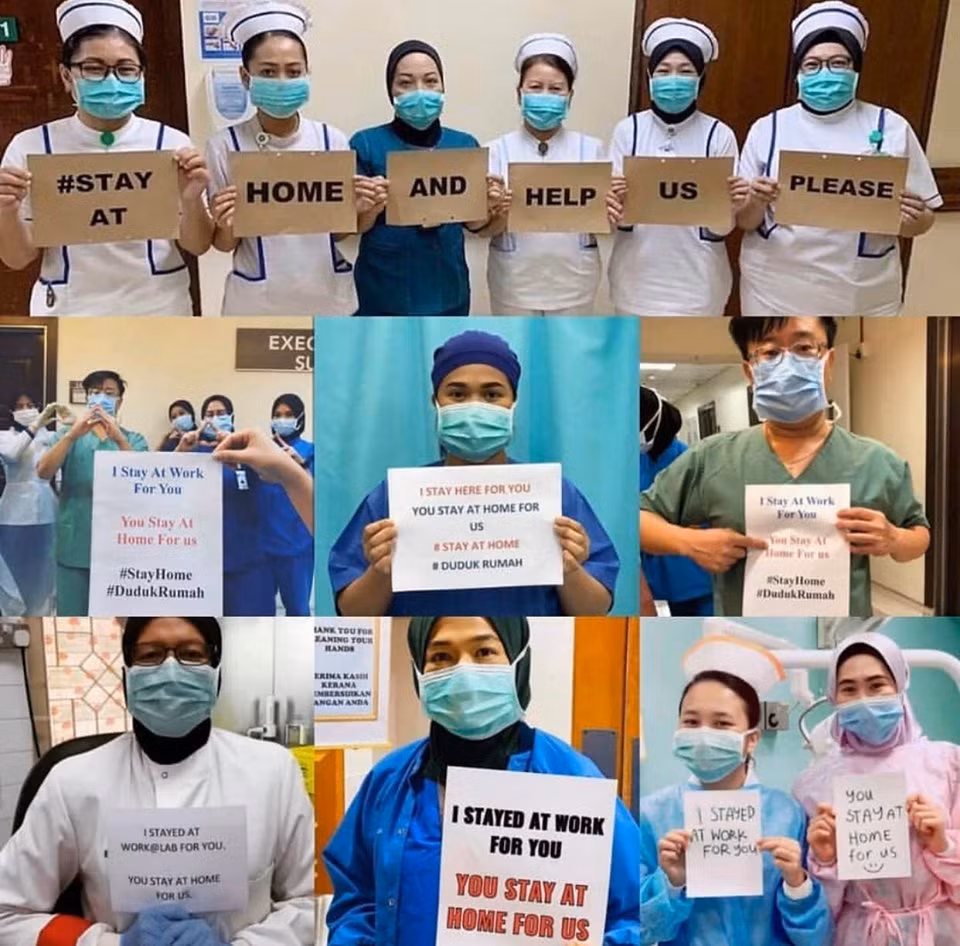 Hàng nghìn hình ảnh của các bác sĩ từ khắp nơi trên thế giới với thông điệp "We stay at work for you, you stay at home for us" được đăng tải trên mạng xã hội những ngày gần đây.