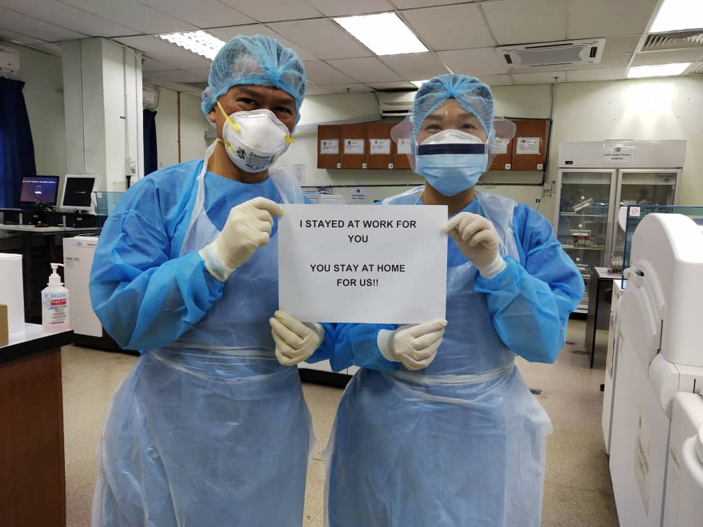 Bảo vệ an toàn cho bản thân và giảm thiểu áp lực cho y tế, tất cả mọi người nên ở nhà chờ dịch bệnh đi qua.