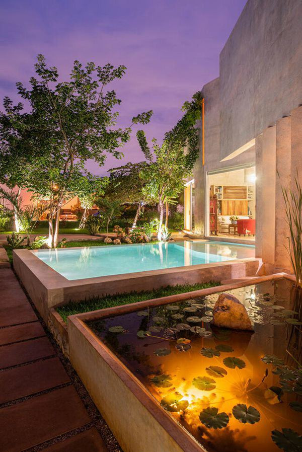 …với đầy đủ hồ nước, tiểu cảnh.