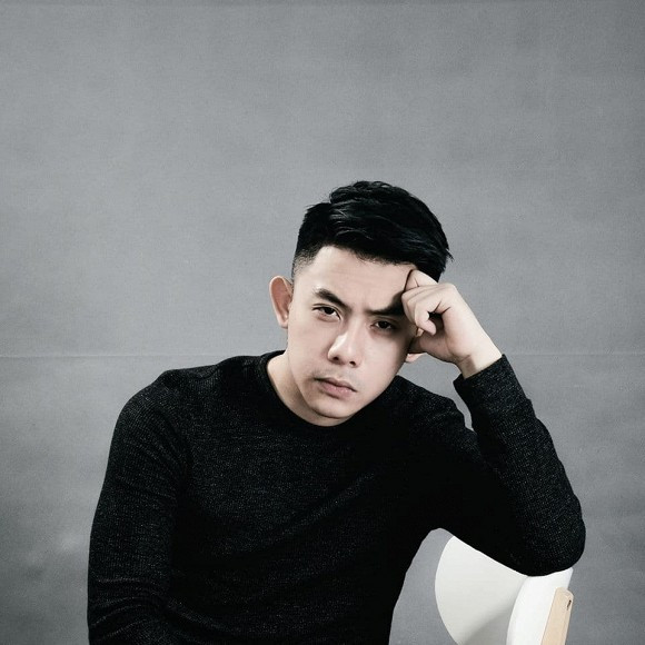 Tuy nhiên, sau khi chương trình lên sóng, nhiều tin đồn cho rằng anh đã có bạn gái ở ngoài đời. Thông tin này khiến khán giả hụt hẫng vì nghĩ Đông Khuê nói dối trên sóng truyền hình.